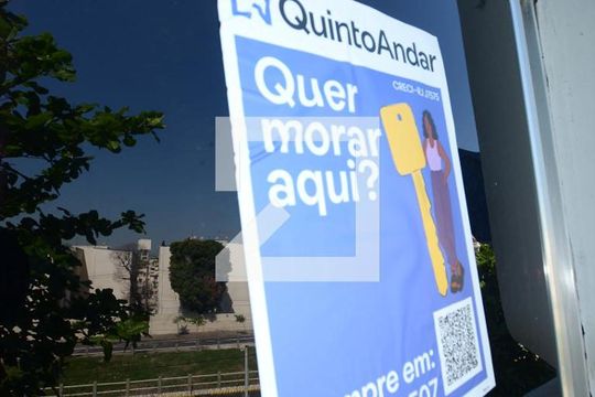 Placa instalada de apartamento à venda com 3 quartos, 74m² em Irajá, Rio de Janeiro