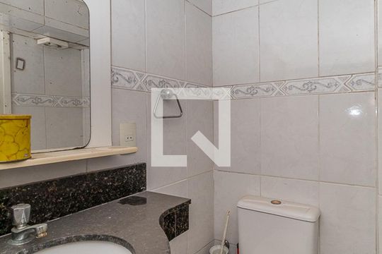 Banheiro / Porão de casa à venda com 2 quartos, 57m² em Auxiliadora, Porto Alegre