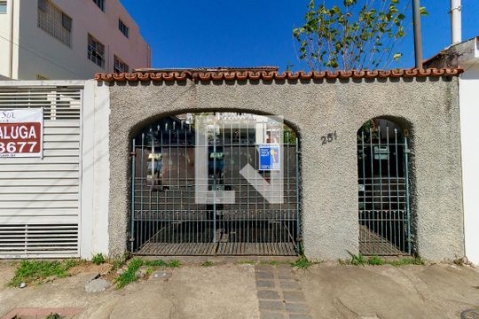 Fachada de casa à venda com 4 quartos, 147m² em Chácara Santo Antônio (zona Sul), São Paulo