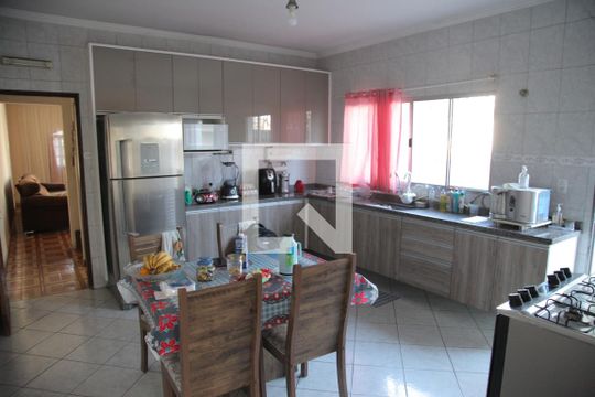 Cozinha de casa à venda com 3 quartos, 220m² em Santo Antônio, Osasco