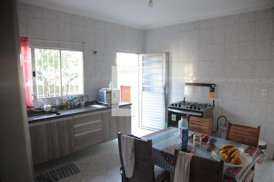 Cozinha de casa à venda com 3 quartos, 220m² em Santo Antônio, Osasco