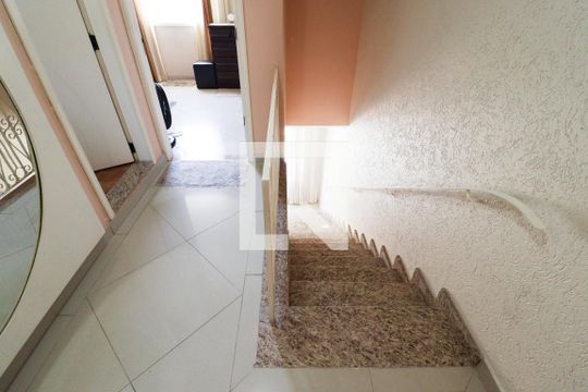 Escada de casa à venda com 2 quartos, 250m² em Lauzane Paulista, São Paulo