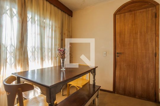 Escritório de casa à venda com 5 quartos, 400m² em Chácara das Pedras, Porto Alegre