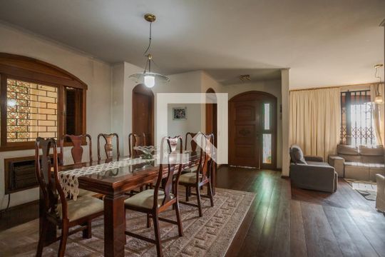Casa à venda com 5 quartos, 400m² em Chácara das Pedras, Porto Alegre