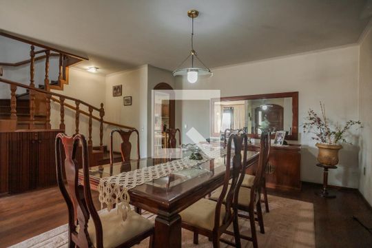 Sala de casa à venda com 5 quartos, 400m² em Chácara das Pedras, Porto Alegre