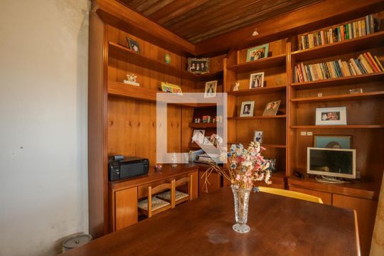 Escritório de casa à venda com 5 quartos, 400m² em Chácara das Pedras, Porto Alegre