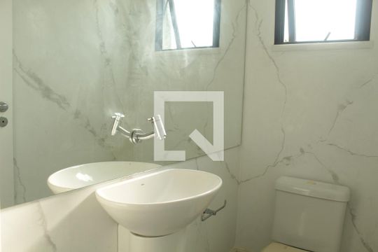 Banheiro Social de apartamento para alugar com 4 quartos, 142m² em Armação, Salvador