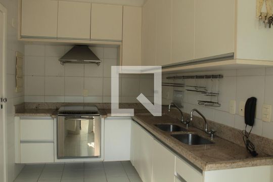 Cozinha de apartamento para alugar com 4 quartos, 142m² em Armação, Salvador