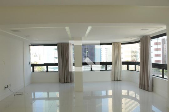 Apartamento para alugar com 4 quartos, 142m² em Armação, Salvador