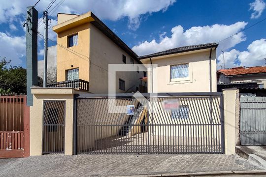Fachada de casa para alugar com 1 quarto, 50m² em Vila Natalia, São Paulo