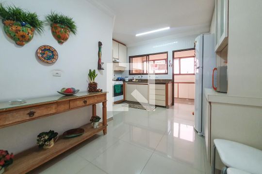 Cozinha de apartamento para alugar com 3 quartos, 126m² em Balneario Guarujá, Guarujá