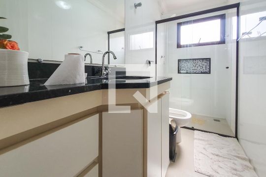 Banheiro 1 de apartamento para alugar com 3 quartos, 126m² em Balneario Guarujá, Guarujá