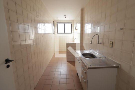 Cozinha de apartamento à venda com 2 quartos, 68m² em Vila Mangalot, São Paulo