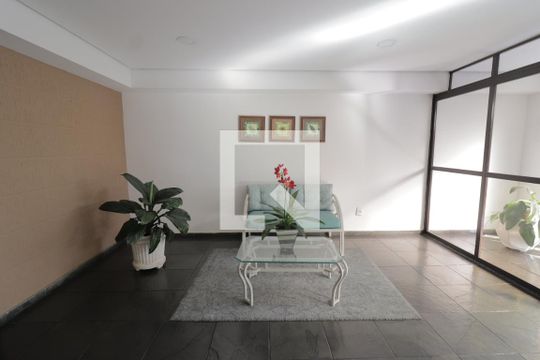 Hall de entrada de apartamento à venda com 2 quartos, 68m² em Vila Mangalot, São Paulo