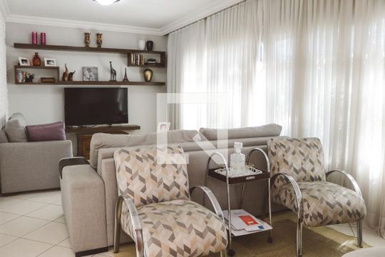 Sala de casa para alugar com 3 quartos, 300m² em Vila Sabrina, São Paulo