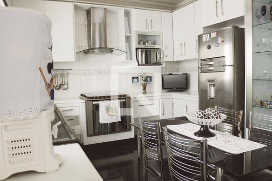 Cozinha de casa para alugar com 3 quartos, 300m² em Vila Sabrina, São Paulo