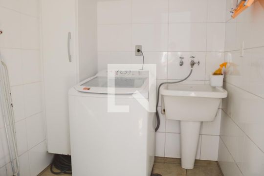 Área de Serviço de casa para alugar com 3 quartos, 300m² em Vila Sabrina, São Paulo
