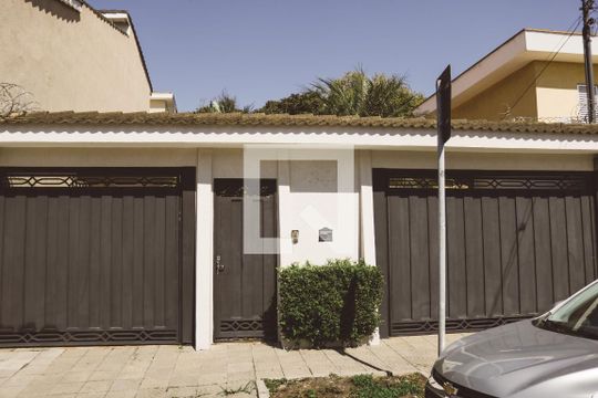 Casa para alugar com 3 quartos, 300m² em Vila Sabrina, São Paulo