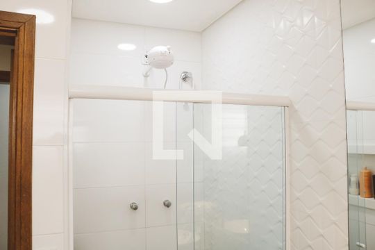 Banheiro da Suíte de casa para alugar com 3 quartos, 300m² em Vila Sabrina, São Paulo