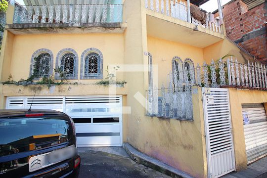 Fachada  de casa para alugar com 4 quartos, 250m² em Canhema, São Bernardo do Campo