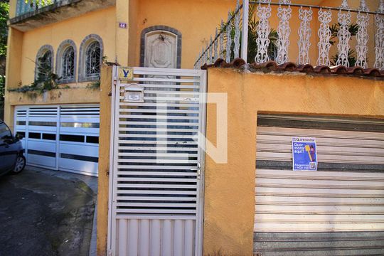 Fachada  de casa à venda com 4 quartos, 250m² em Canhema, São Bernardo do Campo