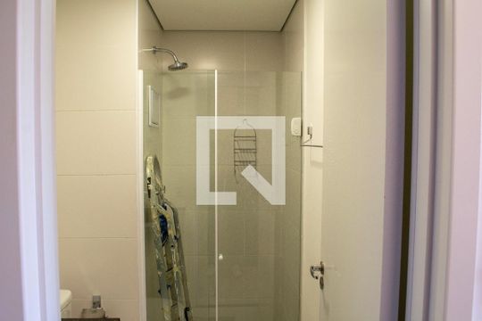 Banheiro de kitnet/studio para alugar com 1 quarto, 18m² em Perdizes, São Paulo