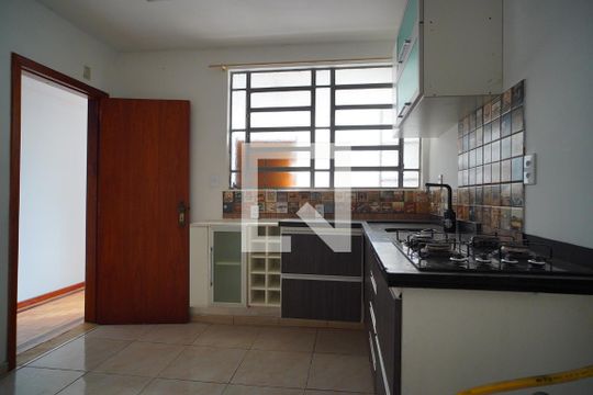 Cozinha de apartamento para alugar com 3 quartos, 110m² em São Geraldo, Porto Alegre