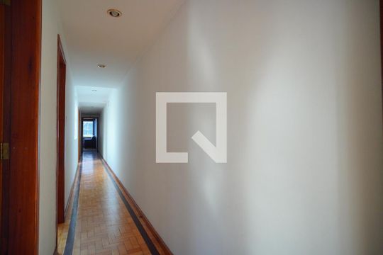 Corredor de apartamento para alugar com 3 quartos, 110m² em São Geraldo, Porto Alegre
