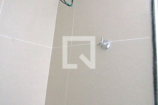Banheiro de kitnet/studio para alugar com 1 quarto, 24m² em Vila Andrade, São Paulo