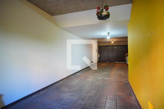 Garagem de casa à venda com 3 quartos, 272m² em Boa Vista, Porto Alegre