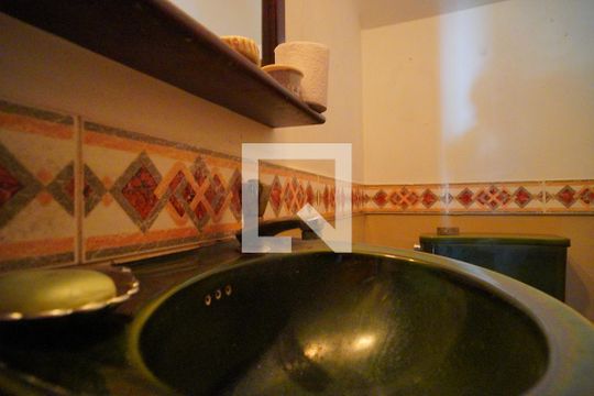 Lavabo de casa à venda com 3 quartos, 272m² em Boa Vista, Porto Alegre