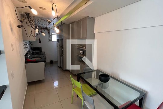 Cozinha de apartamento para alugar com 1 quarto, 49m² em Pinheiros, São Paulo