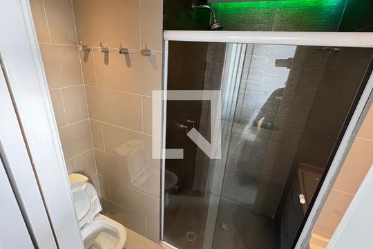 Banheiro da Suíte de apartamento para alugar com 1 quarto, 49m² em Pinheiros, São Paulo
