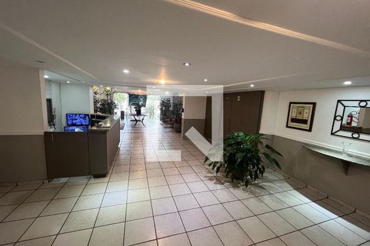 Hall de entrada de apartamento para alugar com 1 quarto, 49m² em Pinheiros, São Paulo