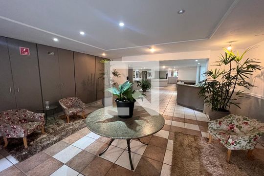 Hall de entrada de apartamento para alugar com 1 quarto, 49m² em Pinheiros, São Paulo