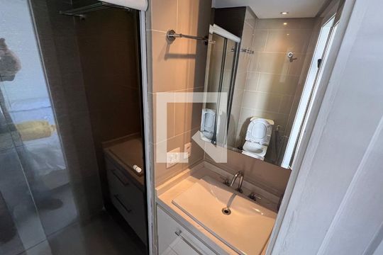 Banheiro da Suíte de apartamento para alugar com 1 quarto, 49m² em Pinheiros, São Paulo