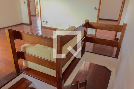 Escadas de casa à venda com 5 quartos, 450m² em Parque dos Principes, São Paulo