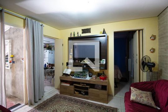 Casa à venda com 2 quartos, 180m² em Vila Regina, São Paulo