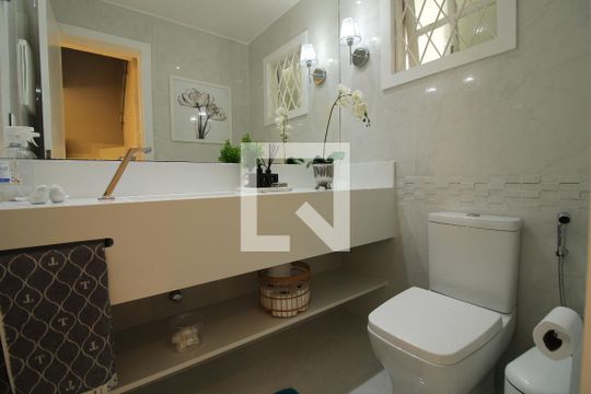 Lavabo de casa de condomínio à venda com 3 quartos, 240m² em Anil, Rio de Janeiro
