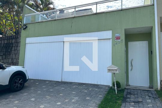 Fachada de casa de condomínio à venda com 3 quartos, 240m² em Anil, Rio de Janeiro