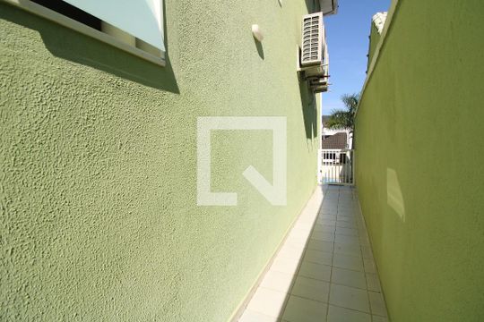 Corredor Lateral de casa de condomínio à venda com 3 quartos, 240m² em Anil, Rio de Janeiro