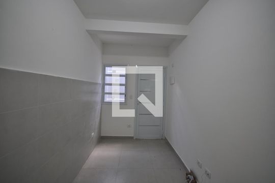 Sala de kitnet/studio para alugar com 1 quarto, 30m² em Vila Mazzei, São Paulo