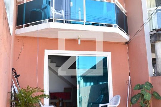 Fachada de casa para alugar com 2 quartos, 76m² em Campo Grande, Rio de Janeiro