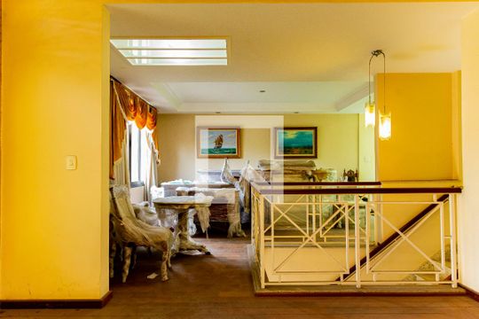 Sala de casa para alugar com 4 quartos, 530m² em Vila Mariana, São Paulo