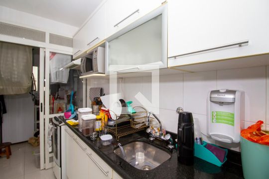 Cozinha de apartamento à venda com 2 quartos, 70m² em Vila Madalena, São Paulo