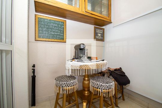 Sacada de apartamento à venda com 2 quartos, 70m² em Vila Madalena, São Paulo