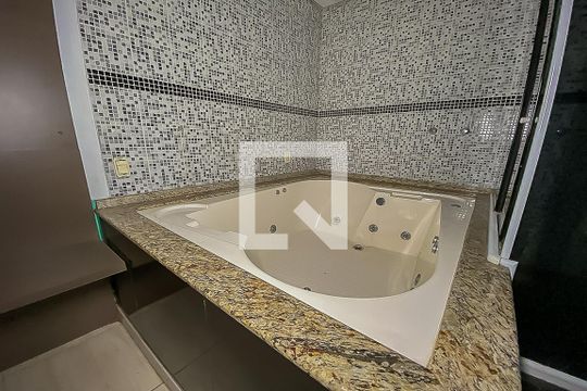 Banheiro da Suíte de casa para alugar com 4 quartos, 300m² em Pátria Nova, Novo Hamburgo