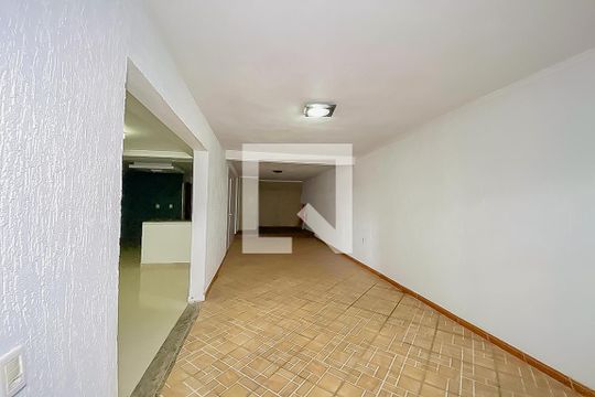 Garagem de casa para alugar com 4 quartos, 300m² em Pátria Nova, Novo Hamburgo