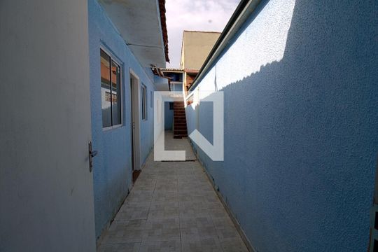 Corredor de casa à venda com 2 quartos, 94m² em Jardim Maria Rosa, Taboão da Serra