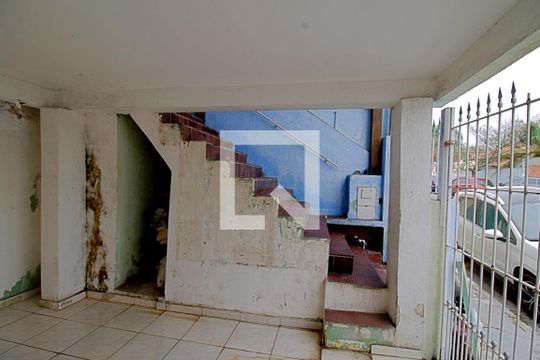 Garagem de casa à venda com 2 quartos, 94m² em Jardim Maria Rosa, Taboão da Serra